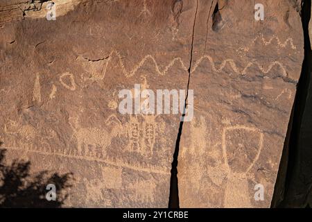 Un panneau de petropglyphes d'art rupestre amérindien préhispanique de la culture Fremont à Nine Mile Canyon, Utah. Banque D'Images