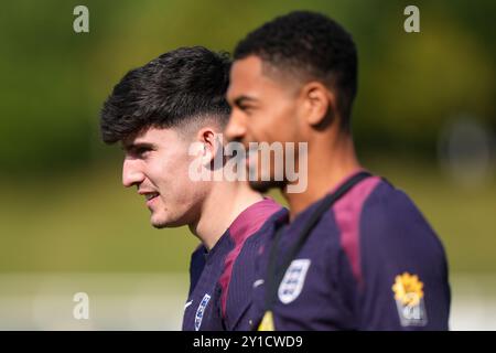 L'anglais Tino Livramento (à gauche) lors d'une séance d'entraînement à St George's Park, Burton-on-Trent. Date de la photo : vendredi 6 septembre 2024. Banque D'Images