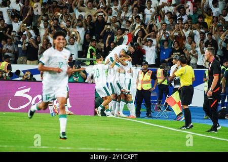 Basra, Irak. 05th Sep, 2024. Les joueurs irakiens célèbrent leur premier but lors du match de qualification de la Coupe du monde de la FIFA 2026 AFC entre l'Irak et Oman au stade international de Bassorah. L'Irak a gagné Oman 1-0 (photo par Ismael Adnan/SOPA images/SIPA USA) crédit : SIPA USA/Alamy Live News Banque D'Images
