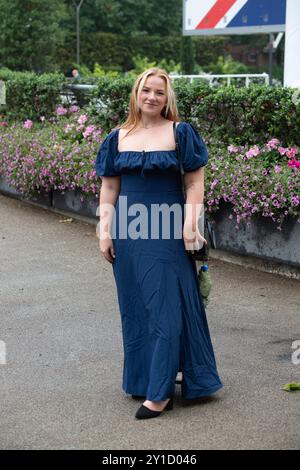 Ascot, Berkshire, Royaume-Uni. 6 septembre 2024. Après de fortes pluies pendant la nuit, il s'est éclairci ce matin lorsque les coureurs sont arrivés à l'hippodrome d'Ascot pour le Big Ascot Food & Wine Festival en association avec Chapel Down. Un avertissement météo jaune pour la pluie reste en place jusqu'à ce soir. Crédit : Maureen McLean/Alamy Live News Banque D'Images