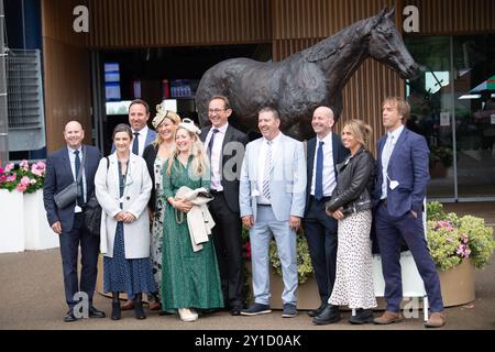 Ascot, Berkshire, Royaume-Uni. 6 septembre 2024. Après de fortes pluies pendant la nuit, il s'est éclairci ce matin lorsque les coureurs sont arrivés à l'hippodrome d'Ascot pour le Big Ascot Food & Wine Festival en association avec Chapel Down. Un avertissement météo jaune pour la pluie reste en place jusqu'à ce soir. Crédit : Maureen McLean/Alamy Live News Banque D'Images