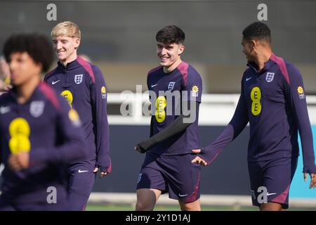 Le Tino Livramento (au centre) de l'Angleterre, lors d'une séance d'entraînement au St George's Park, Burton-on-Trent. Date de la photo : vendredi 6 septembre 2024. Banque D'Images