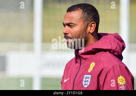 Burton upon Trent, Royaume-Uni. 06 septembre 2024. L'entraîneur de l'Angleterre Ashley Cole lors de la session d'entraînement de l'Angleterre avant le match de la République d'Irlande au George's Park, Burton upon Trent, Angleterre, Royaume-Uni le 6 septembre 2024 crédit : Every second Media/Alamy Live News Banque D'Images