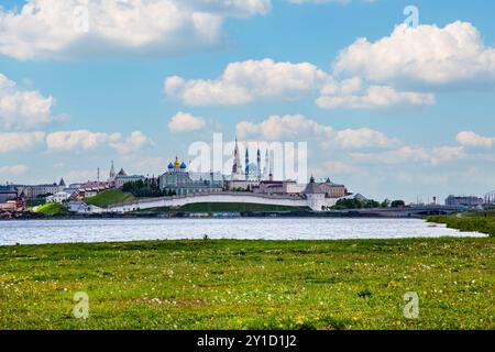 Panorama du Kremlin de Kazan, Russie. Le panorama montre au Kremlin : Palais présidentiel, Tour Soyembika, Cathédrale de l'Annonciation, Mosquée Qolsharif o Banque D'Images