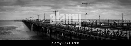 Noir et blanc de Ryde Pier, île de Wight, Hampshire Banque D'Images