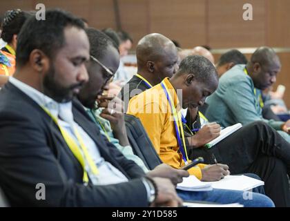 Pékin, Chine. 6 septembre 2024. Des journalistes assistent à la cérémonie d'ouverture de la huitième Conférence des entrepreneurs chinois et africains au Centre national des congrès de Chine à Pékin, capitale de la Chine, le 6 septembre 2024. Crédit : Chen Yehua/Xinhua/Alamy Live News Banque D'Images