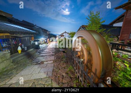 Magome, Japon le long du Nakasendo au crépuscule. Banque D'Images