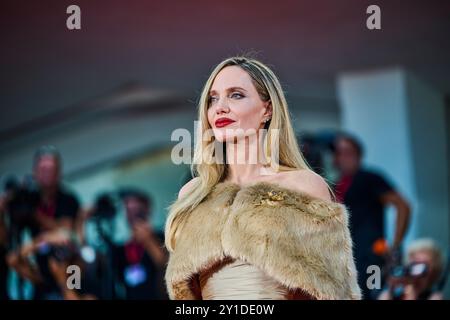 Angelina jolie assiste à un tapis rouge pour 'Maria' lors du 81e Festival international du film de Venise le 29 août 2024 à Venise, en Italie Banque D'Images