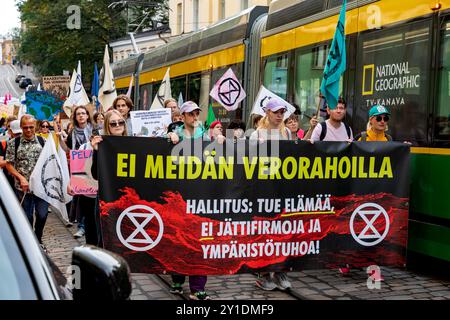 La manifestation de Boiling point (Kiehumispiste) organisée par extinction Rebellion Finland (Elokapina) à Helsinki, Finlande, le 3 septembre 2024. Banque D'Images