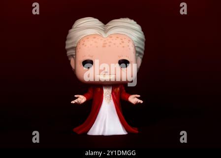 Funko figurine POP vinyle du personnage fictif du comte Dracula du livre Bram Stoker et du film Francis Ford Coppola sur fond rouge. edi illustratif Banque D'Images