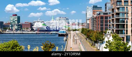 Le port de Kiel avec le ferry suédois Stena Germanica de la ligne Stena - 8589 - Kiel, 05 septembre 2024 Banque D'Images