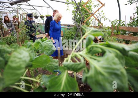 La reine Camilla, Commodore honoraire de l'Air, visite l'aire de répartition, lors de sa visite à la RAF Leeming, Northallerton, pour rencontrer le personnel de service et leurs familles et en apprendre davantage sur le soutien social qui leur est offert. Date de la photo : vendredi 6 septembre 2024. Banque D'Images