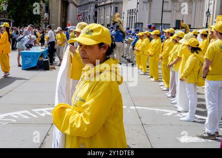 Les adeptes du Falun Dafa protestent contre les persécutions en Chine, accusant les autorités de tuer et de prélever des organes de leurs adeptes. Londres, Royaume-Uni Banque D'Images