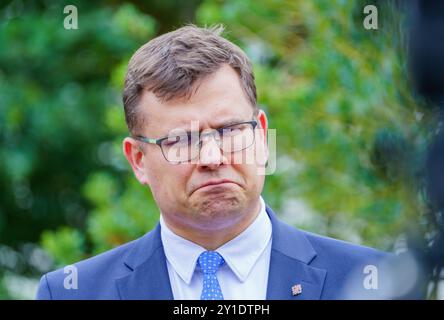 Ramstein Miesenbach, Allemagne. 06 septembre 2024. Laurynas Kasciunas, ministre lituanien de la Défense, fait une déclaration à la presse lors de la réunion du Groupe de contact Ukraine à la base aérienne de Ramstein. Les partenaires occidentaux de l’Ukraine se réunissent pour la dernière fois avant l’élection présidentielle américaine pour des consultations personnelles en format Ramstein. Ils discutent de l'aide en matière d'armement pour l'Ukraine et d'une perspective pour le pays attaqué par la Russie. Crédit : Andreas Arnold/dpa/Alamy Live News Banque D'Images