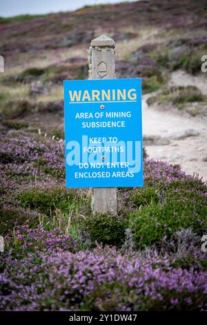 St Agnes, panneau d'avertissement sur les falaises, Cornouailles, Angleterre, Royaume-Uni Banque D'Images