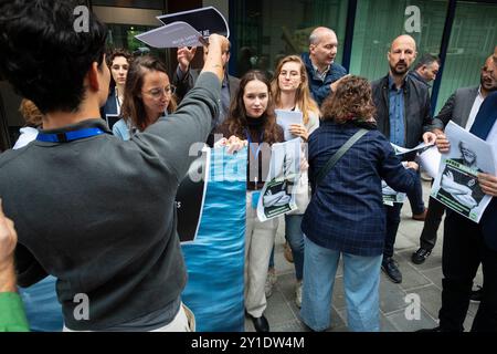 Bruxelles, Belgique. 05th Sep, 2024. Nicolas Landemard/le Pictorium - rassemblement de soutien à Paul Watson devant l'ambassade du Danemark - 05/09/2024 - Belgique/Bruxelles/Bruxelles - plusieurs députés européens se sont réunis aujourd'hui devant l'ambassade du Danemark pour soutenir Paul Watson, fondateur de Sea Shepperd, actuellement poursuivi au Japon et détenu au Danemark. Crédit : LE PICTORIUM/Alamy Live News Banque D'Images