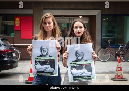 Bruxelles, Belgique. 05th Sep, 2024. Nicolas Landemard/le Pictorium - rassemblement de soutien à Paul Watson devant l'ambassade du Danemark - 05/09/2024 - Belgique/Bruxelles/Bruxelles - plusieurs députés européens se sont réunis aujourd'hui devant l'ambassade du Danemark pour soutenir Paul Watson, fondateur de Sea Shepperd, actuellement poursuivi au Japon et détenu au Danemark. Crédit : LE PICTORIUM/Alamy Live News Banque D'Images