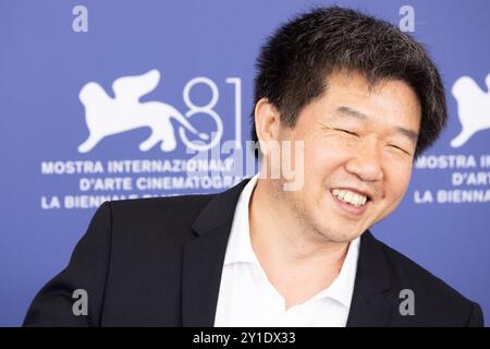 Lido Di Venezia, Italie. 06 septembre 2024. Le réalisateur Wang Bing assiste au photocall du film 'Qing Chun : GUI' (Jeunesse : Homecoming) présenté en compétition lors du 81e Festival international du film de Venise au Lido de Venise, le 6 septembre 2024. © photo : Cinzia Camela. Crédit : Live Media Publishing Group/Alamy Live News Banque D'Images