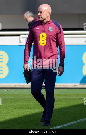 Burton upon Trent, Royaume-Uni. 06 septembre 2024. L'entraîneur de l'Angleterre Lee Carsley lors de la session England Training avant le match de la République d'Irlande au George's Park, Burton upon Trent, Angleterre, Royaume-Uni le 6 septembre 2024 crédit : Every second Media/Alamy Live News Banque D'Images