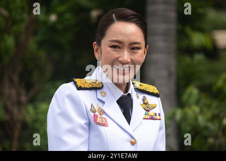 Bangkok, Thaïlande. 06 septembre 2024. Le premier ministre thaïlandais Paetongtarn Shinawatra arrive à la maison du gouvernement pour la cérémonie de serment royal des nouveaux membres du cabinet à Bangkok. Crédit : SOPA images Limited/Alamy Live News Banque D'Images