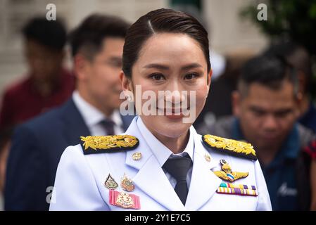 Bangkok, Thaïlande. 06 septembre 2024. Le premier ministre thaïlandais Paetongtarn Shinawatra arrive à la maison du gouvernement pour la cérémonie de serment royal des nouveaux membres du cabinet à Bangkok. Crédit : SOPA images Limited/Alamy Live News Banque D'Images