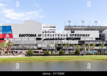 Daytona International Speedway est un circuit de Daytona Beach qui accueille le Daytona 500, ainsi que d'autres courses et divertissements. Banque D'Images