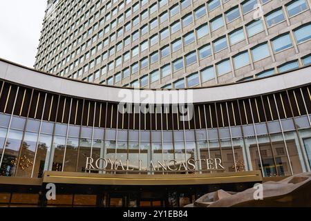 Londres, Royaume-Uni - 25 juillet 2024 : le Royal Lancaster London Hotel est membre de la collection L.V.X. au sein de Preferred Hotels and Resorts. Banque D'Images