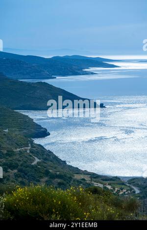 Griechenland, Kykladen, Amorgos, Katapola, Blick auf die Küste von der Ausgrabung von Minoa Banque D'Images