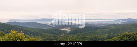 Vue panoramique sur Skyline Drive dans le parc national de Shenandoah photo cousue Banque D'Images