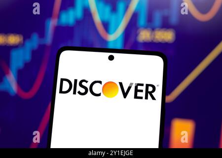 Paraguay. 6 septembre 2024. Dans cette illustration photo, le logo Discover Financial services est affiché sur l'écran d'un smartphone. (Crédit image : © Jaque Silva/SOPA images via ZUMA Press Wire) USAGE ÉDITORIAL SEULEMENT! Non destiné à UN USAGE commercial ! Banque D'Images