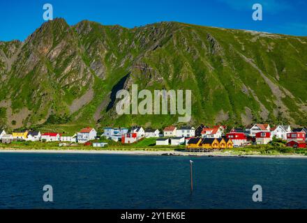 Bleik, Norvège. 09 août 2024. Paysage côtier sur l'île de Andöya dans le nord de la Norvège, au-dessus des îles Lofoten, sur la mer de Norvège. Andöya est l'île la plus septentrionale de Vesteralen dans le Nordland norvégien de Fylke. Crédit : Patrick Pleul/dpa/Alamy Live News Banque D'Images