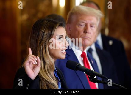 New York, États-Unis. 06 septembre 2024. L’ancien président Donald Trump écoute l’avocate Alina Habba prendre la parole lors d’une conférence de presse à la Trump Tower à New York le vendredi 6 septembre 2024. L'ancien président a assisté à une audience du tribunal vendredi alors que ses avocats plaidaient pour annuler un verdict de 5 millions de dollars du jury le déclarant responsable d'avoir abusé sexuellement de l'écrivain E. Jean Carroll. Photo de John Angelillo/UPI crédit : UPI/Alamy Live News Banque D'Images