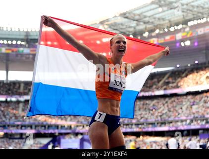 La néerlandaise Fleur Jong célèbre la médaille d'or lors de la finale féminine 100m T64 au stade de France le neuvième jour des Jeux paralympiques d'été de Paris 2024. Date de la photo : vendredi 6 septembre 2024. Banque D'Images