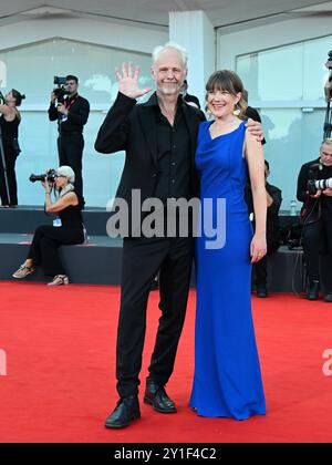 Venise, 81e Festival du film de Venise 2024 - dixième soirée. Tapis rouge du film “Kjaerlighet’ (amour)“. Sur la photo Yngve Saether, Hege Hauff Hvattum crédit : Independent photo Agency Srl/Alamy Live News Banque D'Images