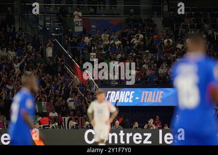 Parigi, France. 06 août 2024. Supporters italiens lors du match de football de l'UEFA Nations League 24-25 entre la France et l'Italie (groupe B) au Parc des Princes, Paris, France - 6 septembre 2024. Sport - Soccer . (Photo de Fabio Ferrari/LaPresse) crédit : LaPresse/Alamy Live News Banque D'Images