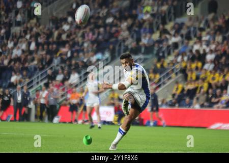 Leeds, Royaume-Uni. 06 septembre 2024. AMT Headingley Rugby Stadium, Leeds, West Yorkshire, 6 septembre 2024. Betfred Super League Leeds Rhinos - Hull FC Rhyse Martin de Leeds Rhinos frappe le but crédit : Touchlinepics/Alamy Live News Banque D'Images