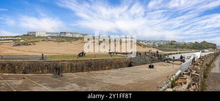 Vue panoramique de l'écluse du canal de Bude et de l'est de Bude en Cornouailles, Royaume-Uni, le 2 septembre 2024 Banque D'Images