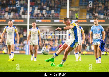 James Donaldson ( 25 ) de Leeds Rhinos se convertit lors de son dernier match à domicile Banque D'Images