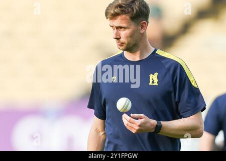 Prise à Birmingham, Royaume-Uni, le 06 septembre 2024 au Warwickshire County Cricket Club, Edgbaston. Sur la photo, Craig Miles of Warwickshire à Warm Up lors du match de finale Vitality Blast Quarter 2024 entre Warwickshire CCC et Gloucestershire CCC image à usage éditorial exclusif - crédit à Stu Leggett via Alamy Live News Banque D'Images