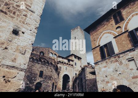 San Gimignano est une petite ville médiévale fortifiée située dans la province de Sienne, en Toscane, au centre-nord de l'Italie. Connue sous le nom de ville des Fine Towers Banque D'Images