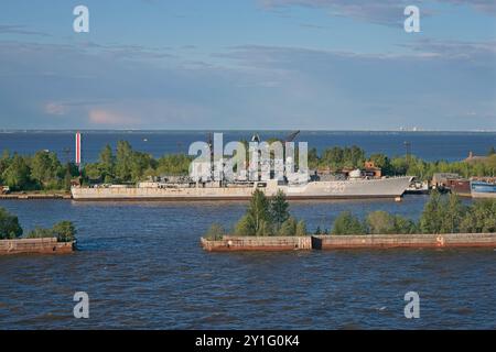 Navire de guerre russe Rastoropny, destroyer de classe Sovremenny, Kronstadt naval plant, préparé Petersburg, Russie. 420 Banque D'Images