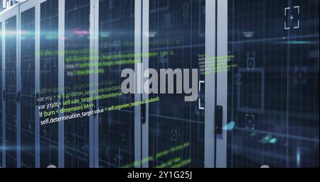 Image de code informatique sur des racks de serveurs dans un centre de données Banque D'Images