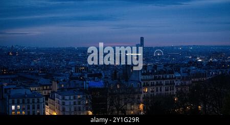 Vue sur Paris depuis Montmartre la nuit Banque D'Images