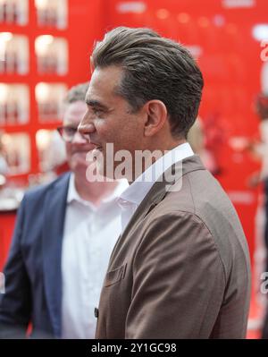 Bobby Cannavale marche sur le tapis rouge au Festival international du film de Toronto pour le Gala du film « Unstoppable » présentation AU ROY THOMSON HALL THEATRE le 6 septembre 2024 Banque D'Images