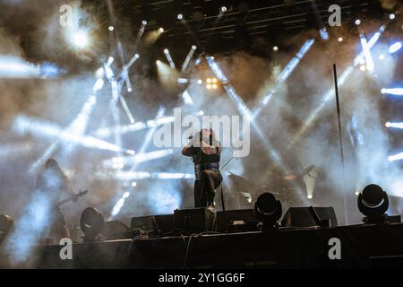 Izmir, Turquie. 06 septembre 2024. Hayko Cepkin se produit en direct sur scène. Dans le cadre de la 93e Foire internationale d’Izmir, Hayko Cepkin a donné un concert et rencontré ses fans. Hayko Cepkin, l'une des stars les plus populaires de Turquie, produit des œuvres dans les genres metal alternatif, post hardcore, rock anatolien et metal industriel. Hayko Cepkin est l'un des principaux noms en matière de musique rock et metal en Turquie et a une très grande base de fans. (Photo de Murat Kocabas/SOPA images/Sipa USA) crédit : Sipa USA/Alamy Live News Banque D'Images