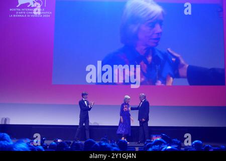 2024 la Biennalle, Lungomare Marconi, 30126 Lido di Venezia, Italie. 6 septembre 2024. Paola Comencini, conceptrice de production cinématographique italienne de renom, reçoit le prix Campari au Festival du film de Venise 2024. Crédit : ©Julia Mineeva/EGBN TV News/Alamy Live News Banque D'Images