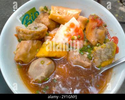 Vue des boulettes de viande typiques de Java oriental Banque D'Images