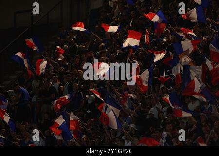 Supporters (France) lors du match UEFA 'Nations League 2024-2025' entre France 1-3 Italie au stade Paris des Princes le 06 septembre 2024 à Paris, France. Crédit : Maurizio Borsari/AFLO/Alamy Live News Banque D'Images