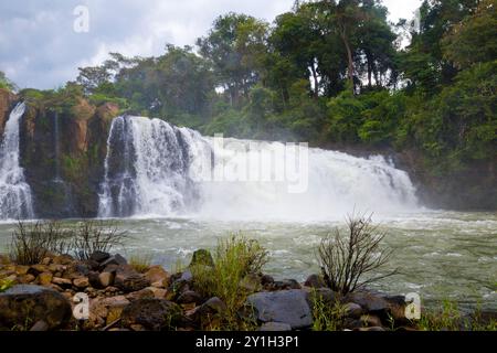 Cascade de Tad lo dans le sud du Laos. Banque D'Images