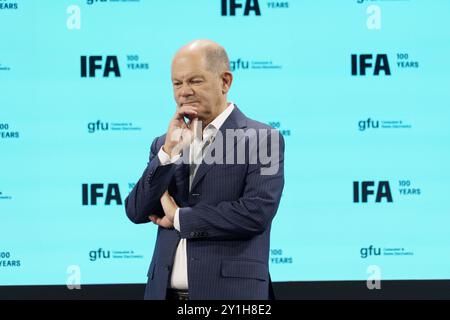 Berlin, Berlin, Allemagne. 6 septembre 2024. Le chancelier allemand Olaf Scholz au gala d'ouverture et à une visite guidée de l'exposition. (Crédit image : © Beata Siewicz/Pacific Press via ZUMA Press Wire) USAGE ÉDITORIAL SEULEMENT! Non destiné à UN USAGE commercial ! Crédit : ZUMA Press, Inc/Alamy Live News Banque D'Images
